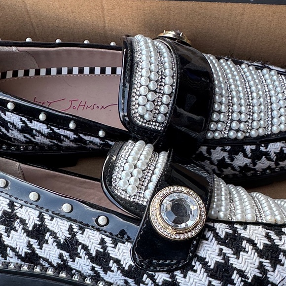 Betsey Johnson- Mariam- Chic Black and White Pearl Loafers - Picture 7 of 7